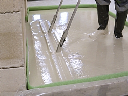 KNAUF'TAN KENDİNDEN YAYILAN TESVİYE ŞAPI TRIBON®